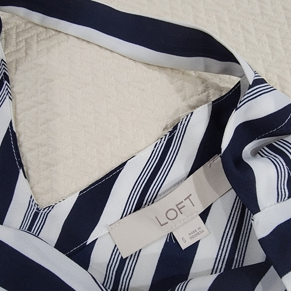 LOFT Striped Black and White Women's Top Flutter Sleeves Size Small - Picture 9 of 15